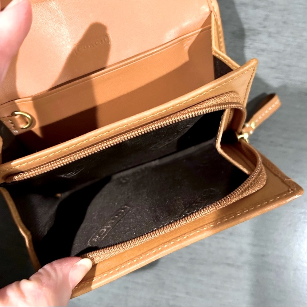 🏷️ - Coach wallet- EUC - Picture 7 of 7